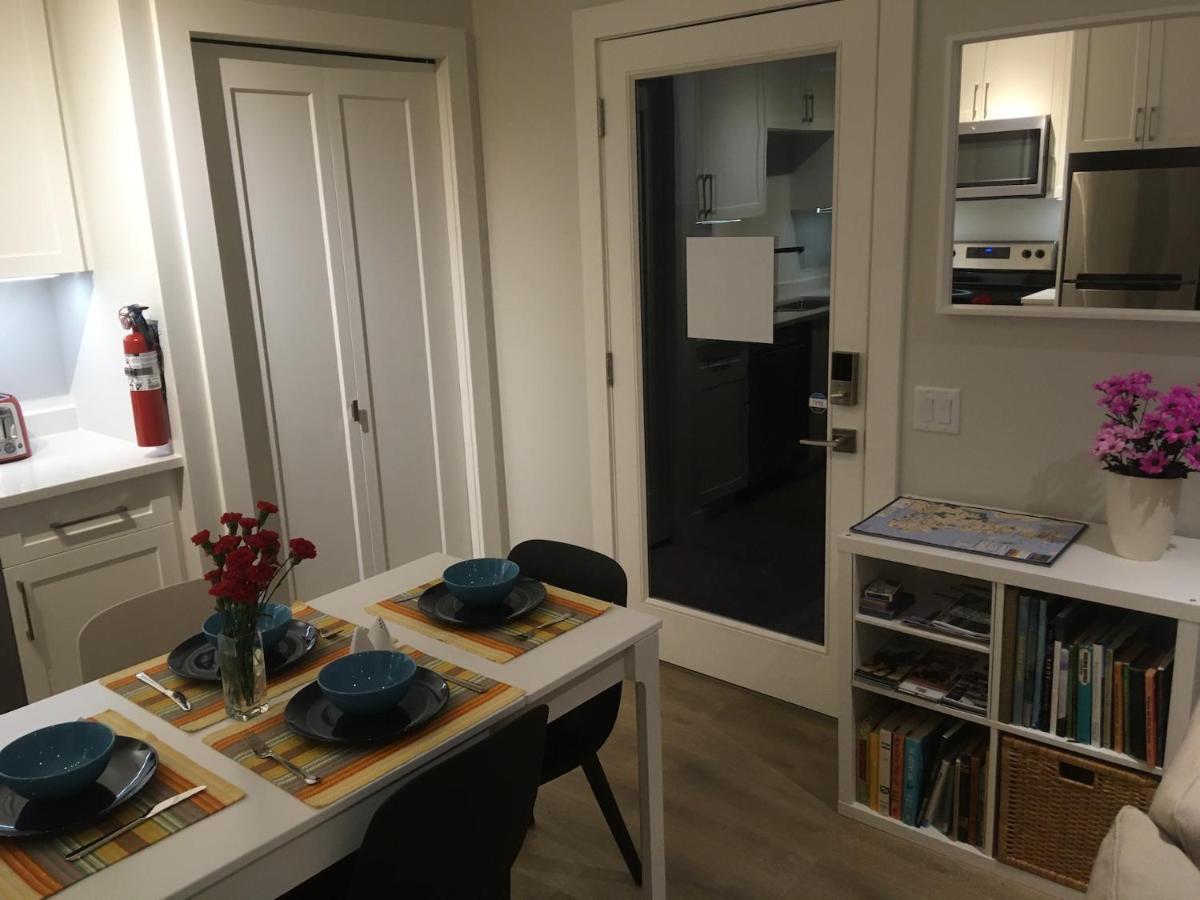Mollys Cottage-The Suite On Vancouver Island Near Yyj Airport And The Wa And Bc Ferries North Saanich Eksteriør billede