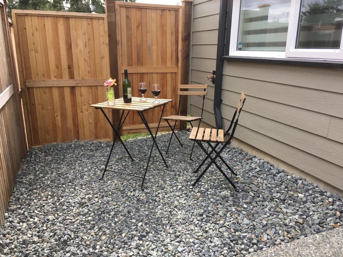 Mollys Cottage-The Suite On Vancouver Island Near Yyj Airport And The Wa And Bc Ferries North Saanich Eksteriør billede