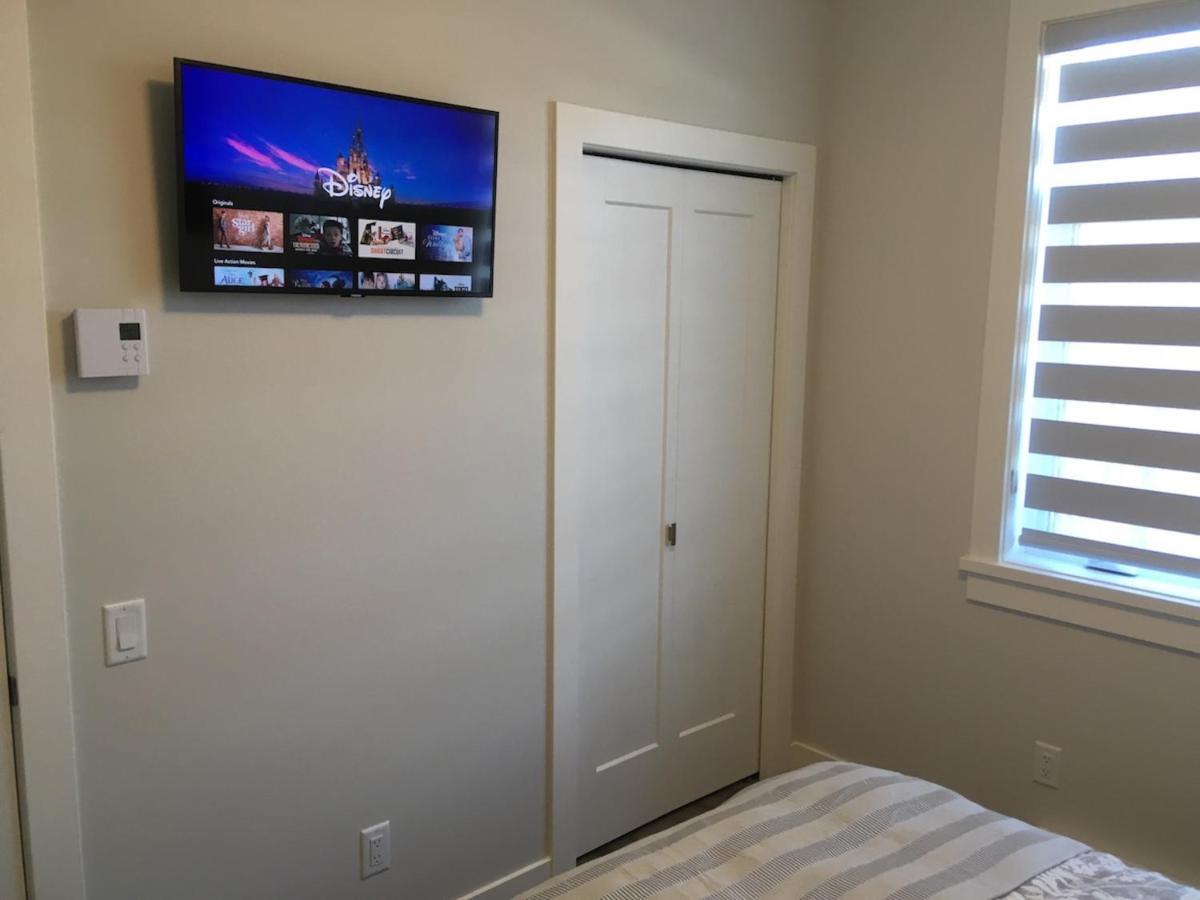 Mollys Cottage-The Suite On Vancouver Island Near Yyj Airport And The Wa And Bc Ferries North Saanich Eksteriør billede