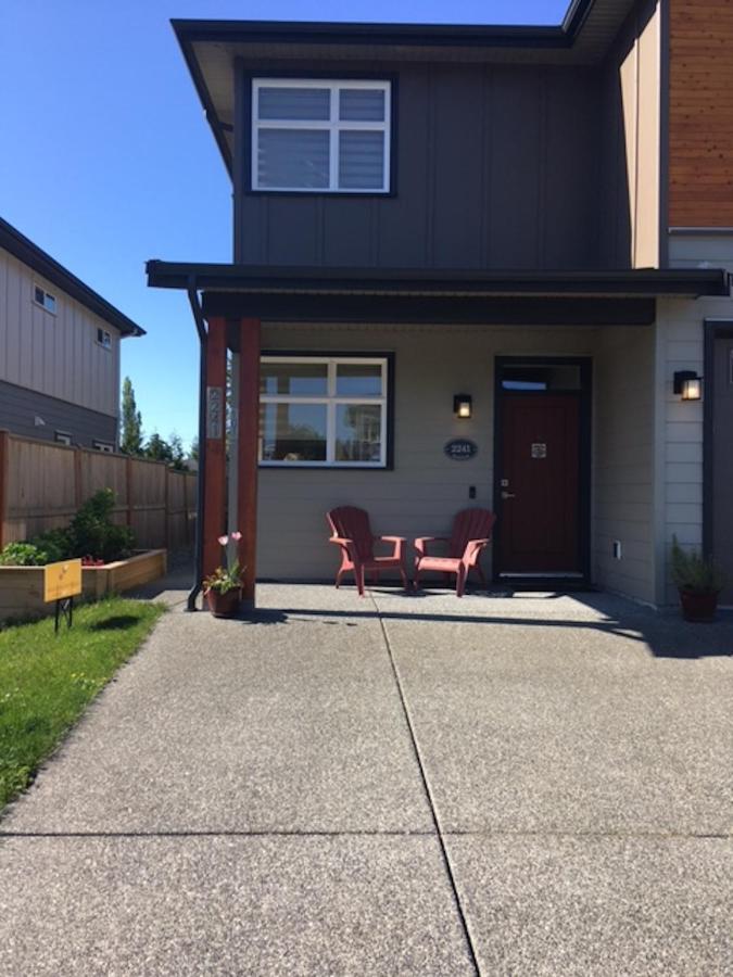 Mollys Cottage-The Suite On Vancouver Island Near Yyj Airport And The Wa And Bc Ferries North Saanich Eksteriør billede