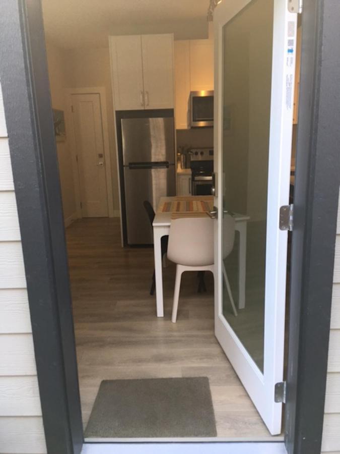 Mollys Cottage-The Suite On Vancouver Island Near Yyj Airport And The Wa And Bc Ferries North Saanich Eksteriør billede